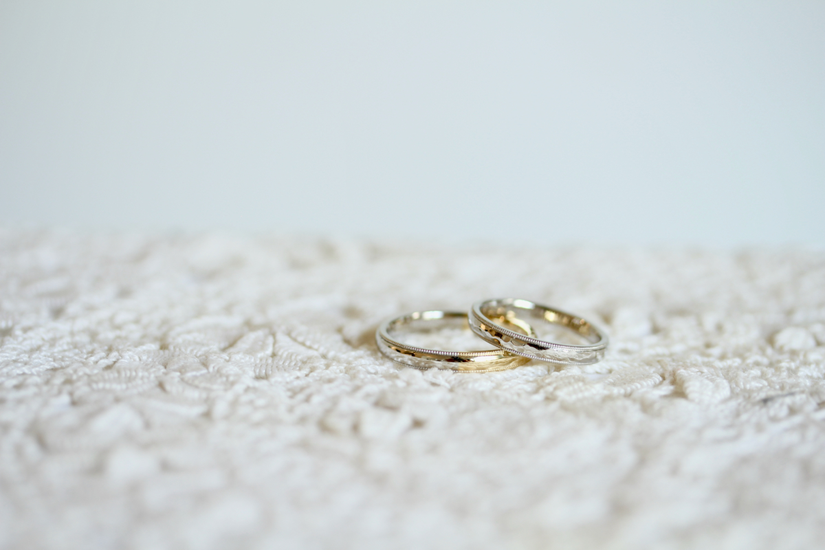 ミルグレイン光沢の結婚指輪