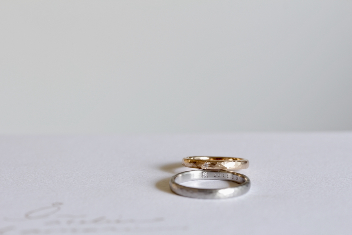 デスティニーダイヤモンドを留めた結婚指輪