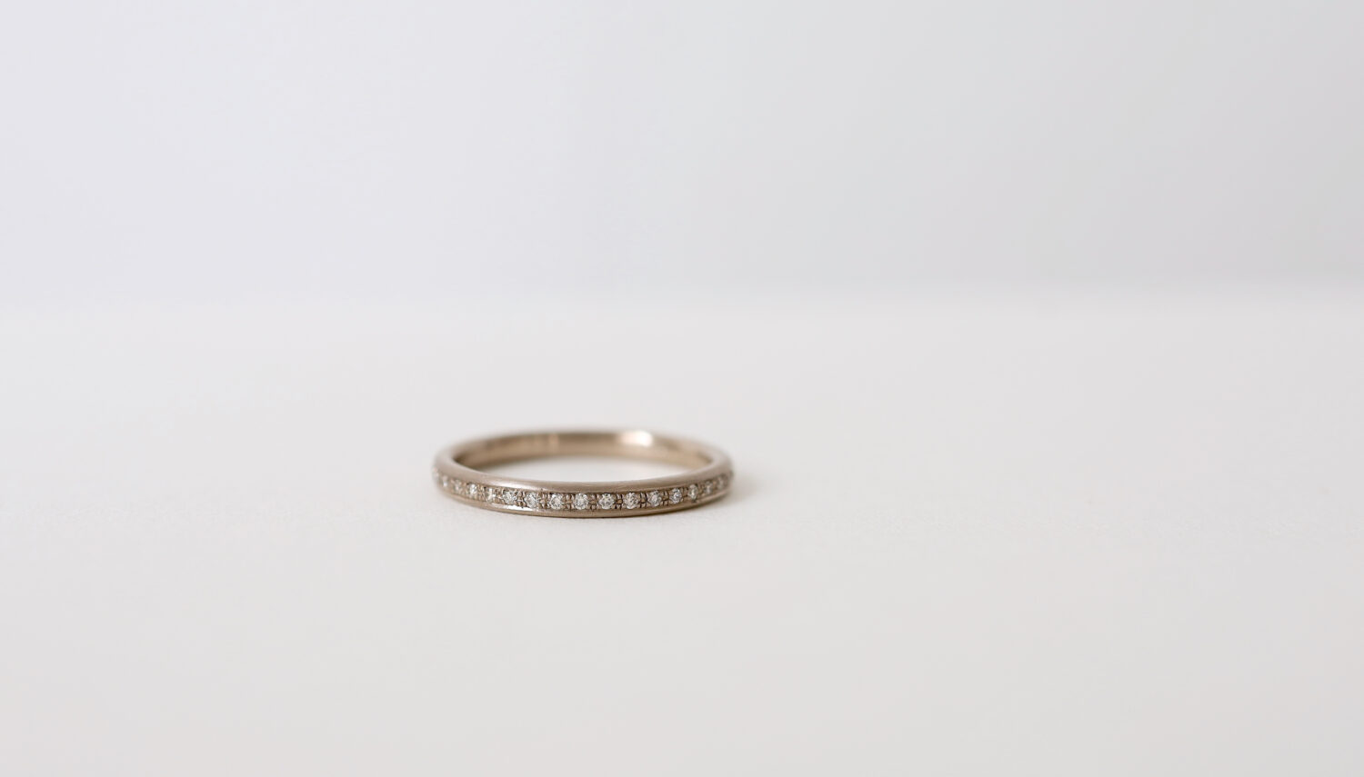 アトリエタマリの婚約指輪デザインround eternity（ラウンド・エタニティ）