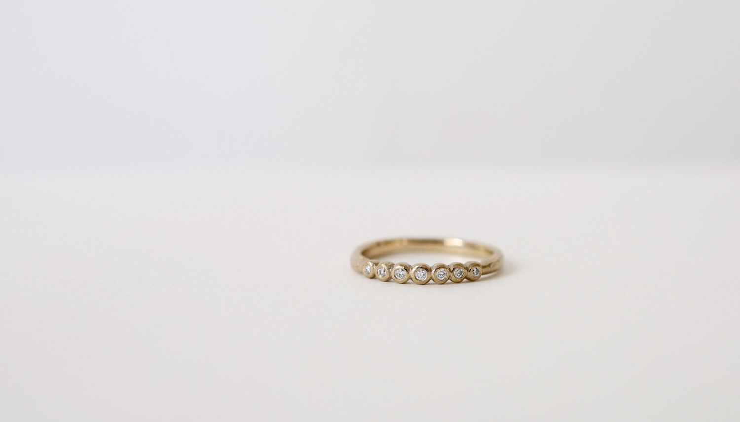 アトリエタマリの婚約指輪デザインdot ring (ドットリング)