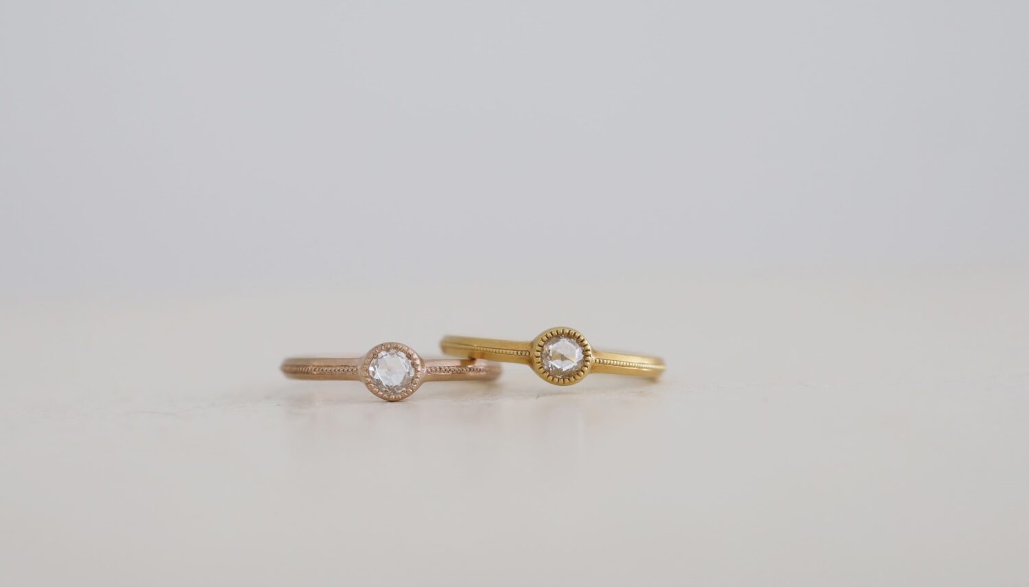 京都・大阪心斎橋のオーダーメイドエンゲージリングアトリエ アトリエタマリ 婚約指輪デザイン「フルール」ローズカットダイヤモンドをふくりん枠で制作したリング ヘアライン仕上げ