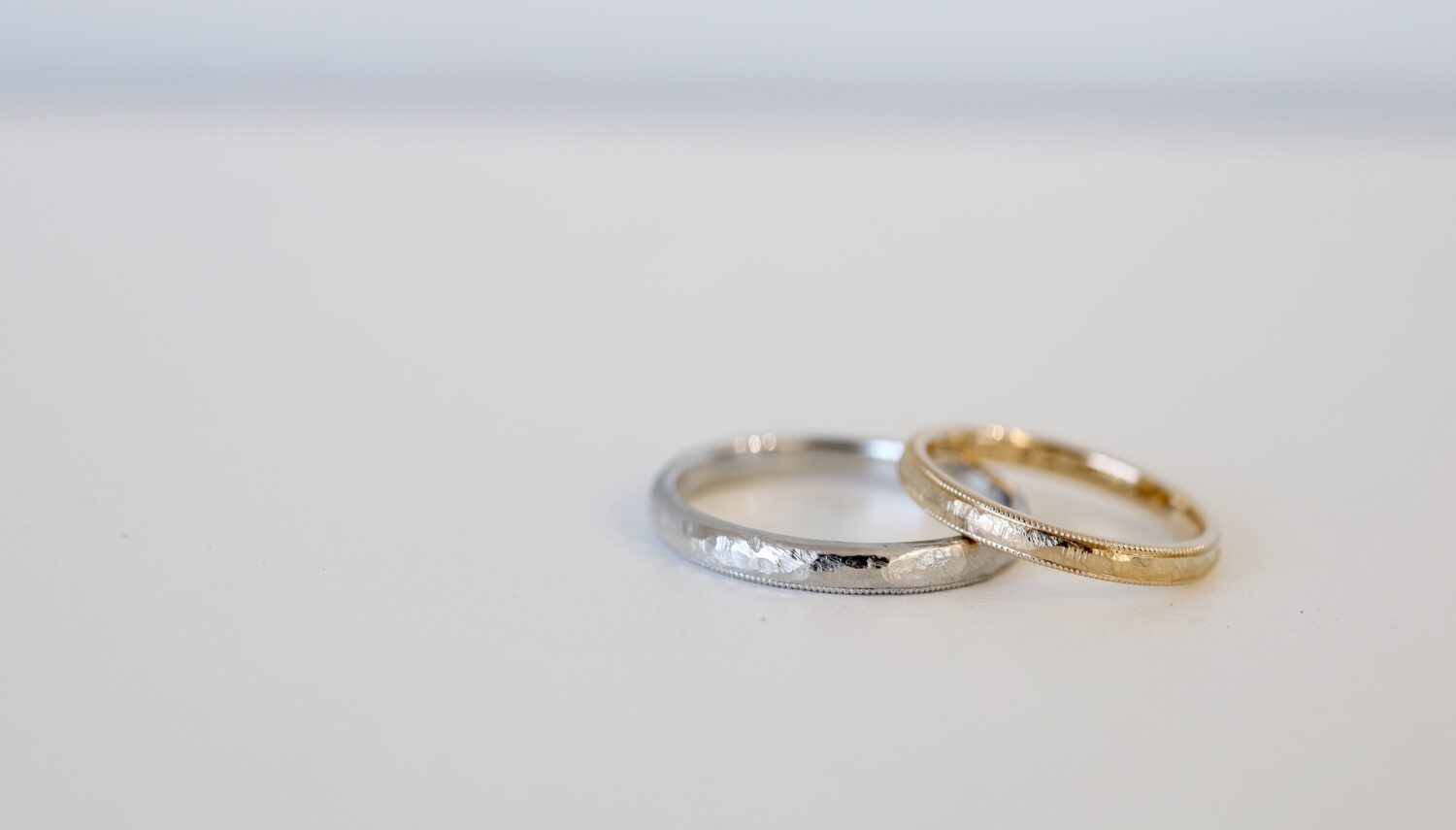 ミルグレインの結婚指輪 槌目のテクスチャーを入れたクラフト感あるオーダーメイドリング