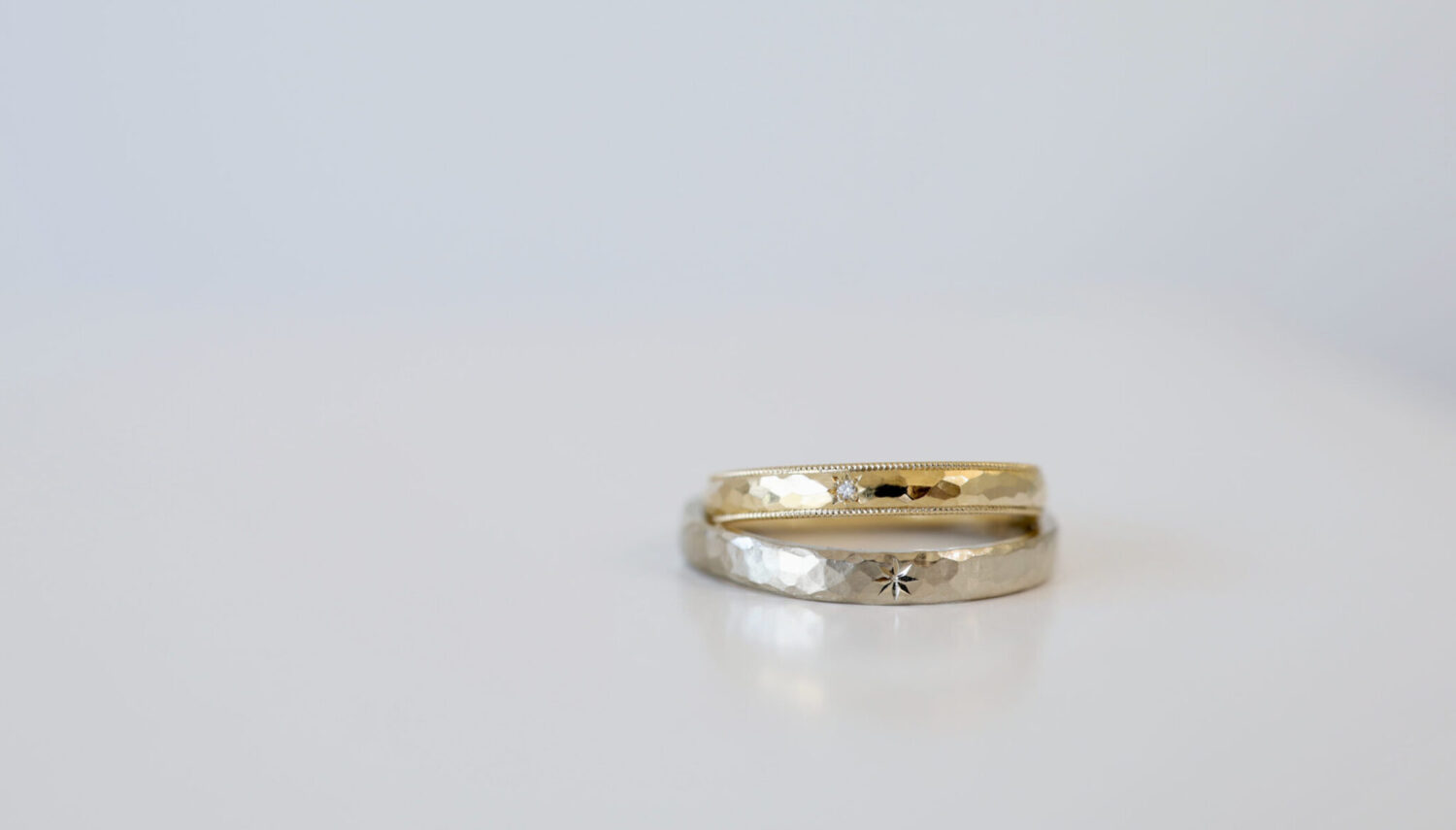 アトリエタマリの結婚指輪デザインhammer（ハンマー）　槌目(ハンマー）の結婚指輪　　星どめダイヤモンド