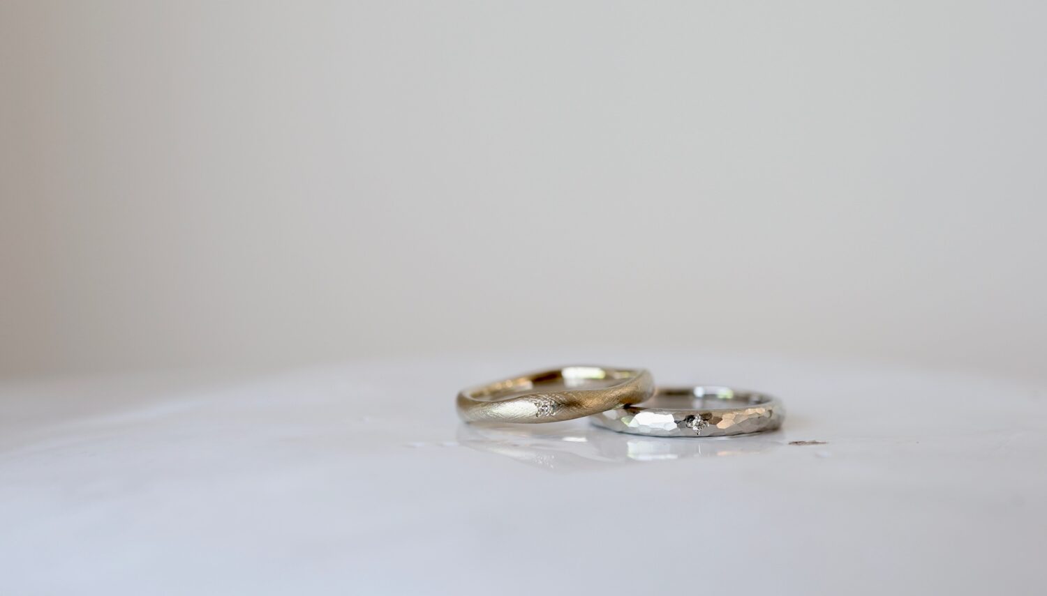 アトリエタマリのプラチナの結婚指輪カスタムオーダーハンマー