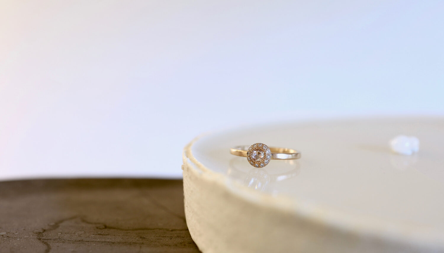 アトリエタマリの婚約指輪　ローズカットダイヤモンド　デザインブートニア