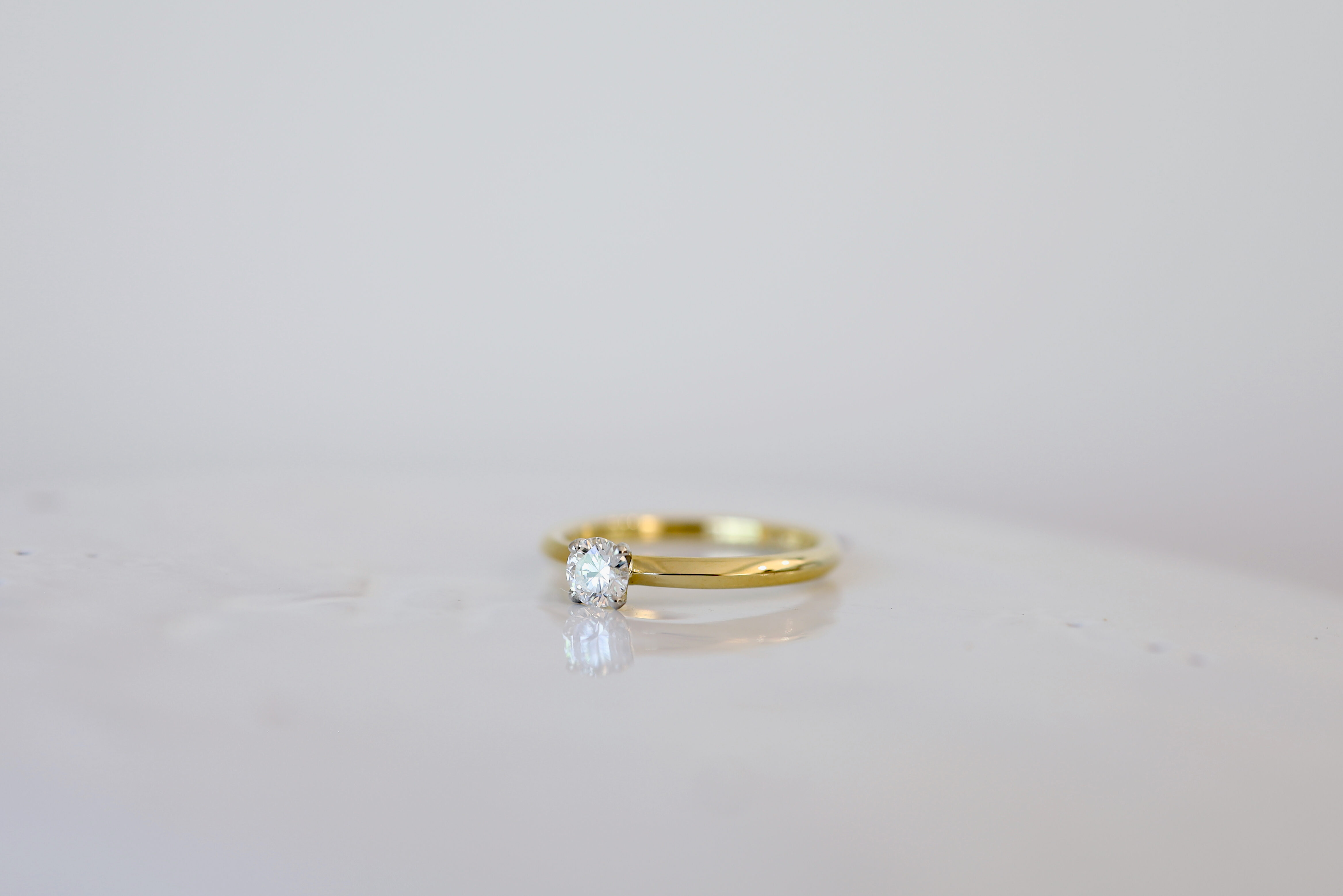 イエローゴールドの婚約指輪ateliertamari