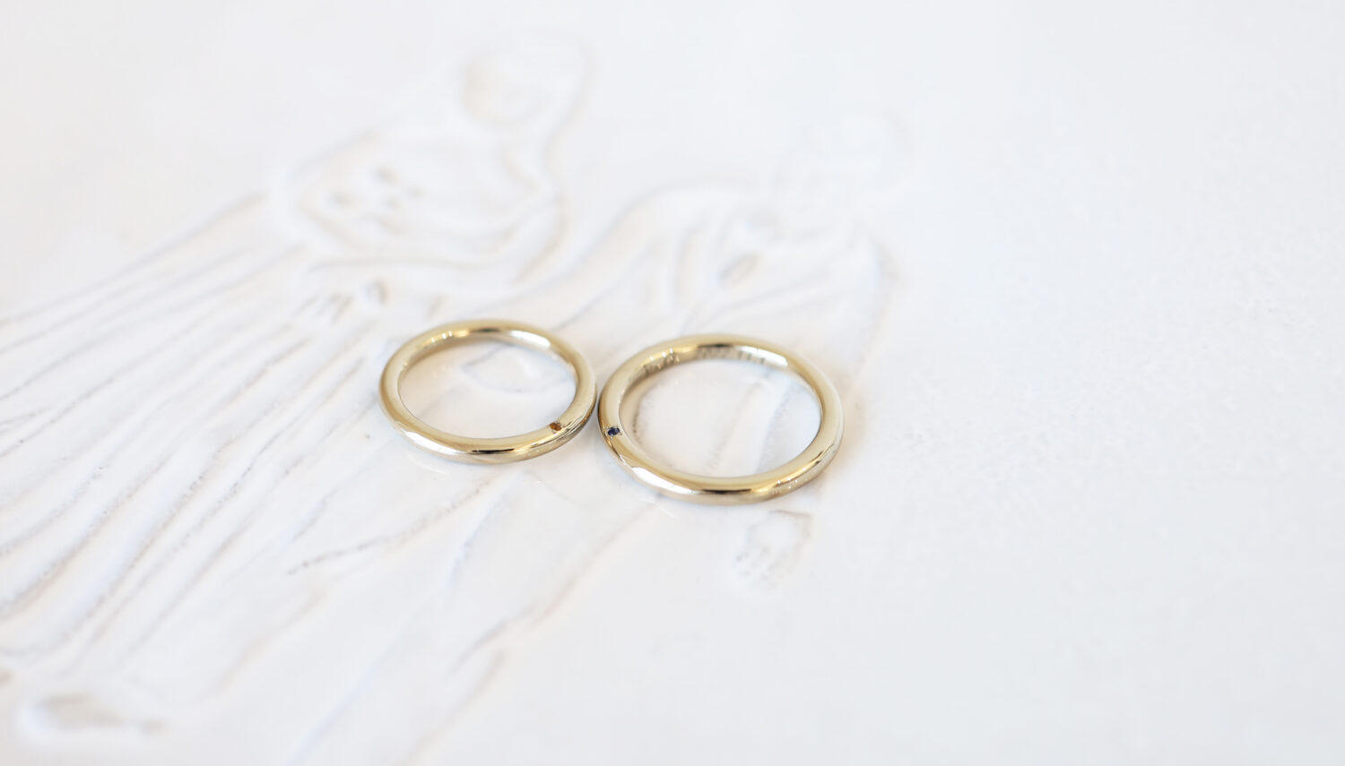 アトリエタマリ結婚指輪ドーナツ　シャンパンゴールド　側面にサファイアとシトリン