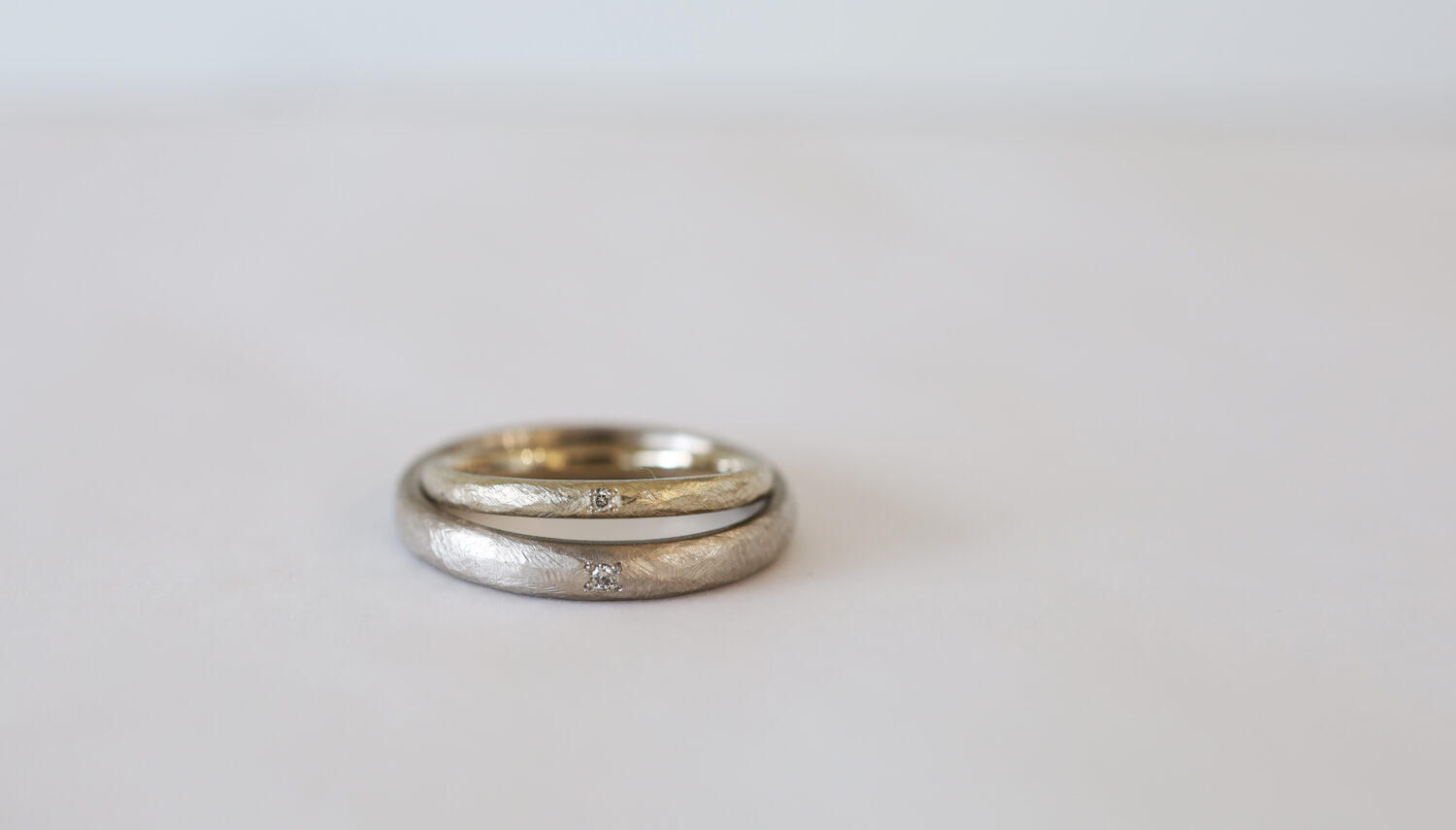 アンティークな雰囲気　ブラウンダイヤの結婚指輪　K18ホワイト＆シャンパン　オーダーメイド結婚指輪ブランド　アトリエタマリ　atelier tamari
