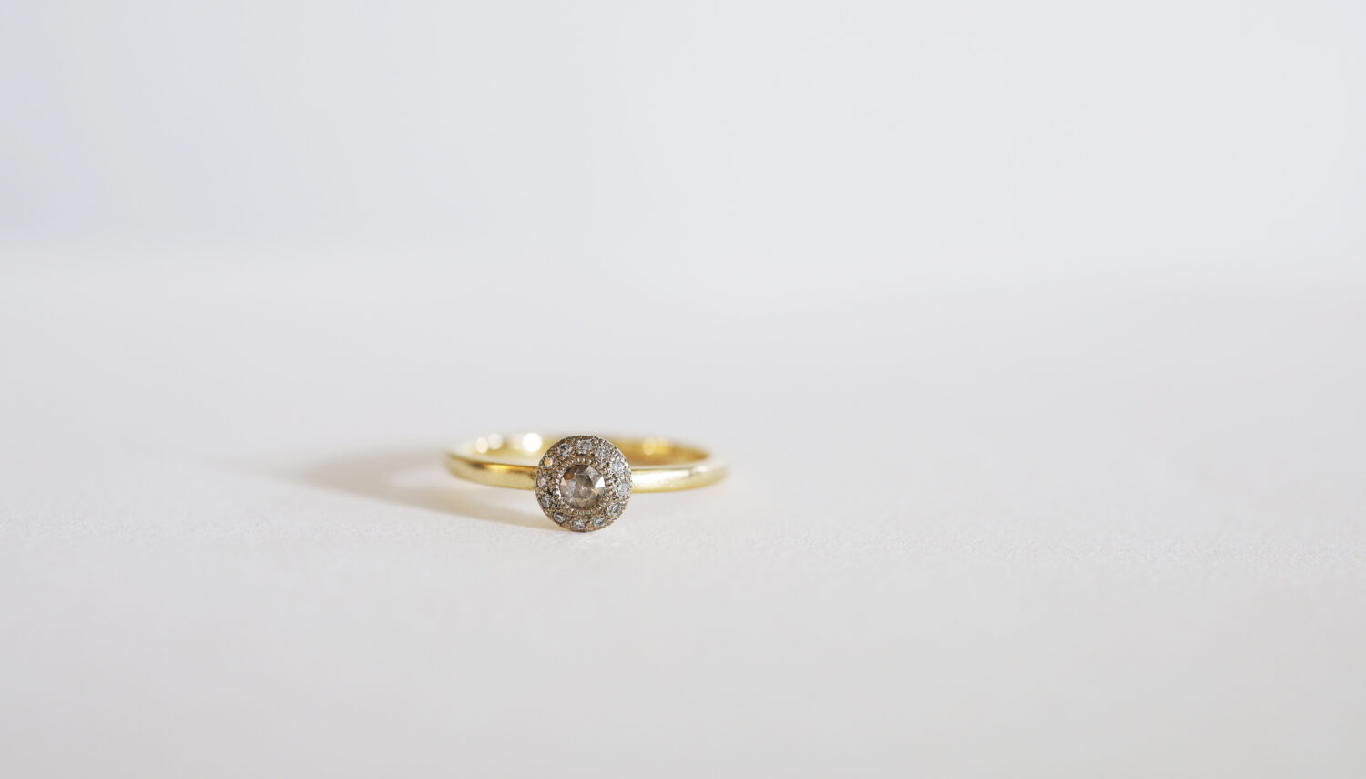 アトリエタマリの婚約指輪　ローズカットダイヤモンド　デザインブートニア