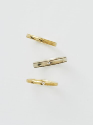 ミルグレインを入れたオーダーメイド結婚指輪　上から、K18イエロー　K18シャンパン　K18イエロー（1ラインミルグレイン）アトリエタマリ大阪・京都