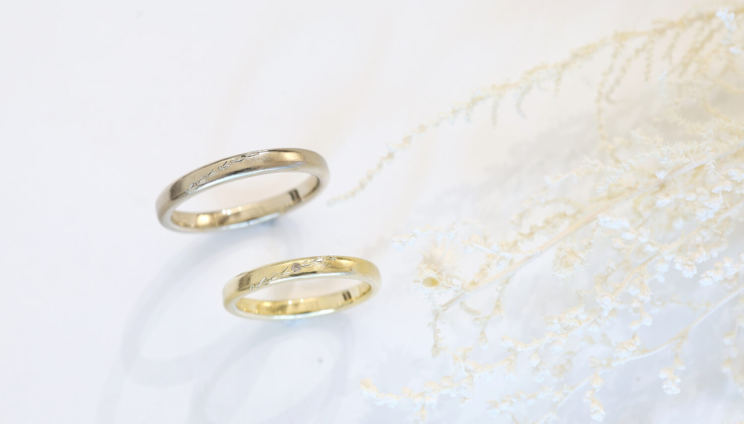 アトリエタマリのブラウンダイヤモンドとオリーブ彫りの結婚指輪　K18イエローとシャンパンゴールド