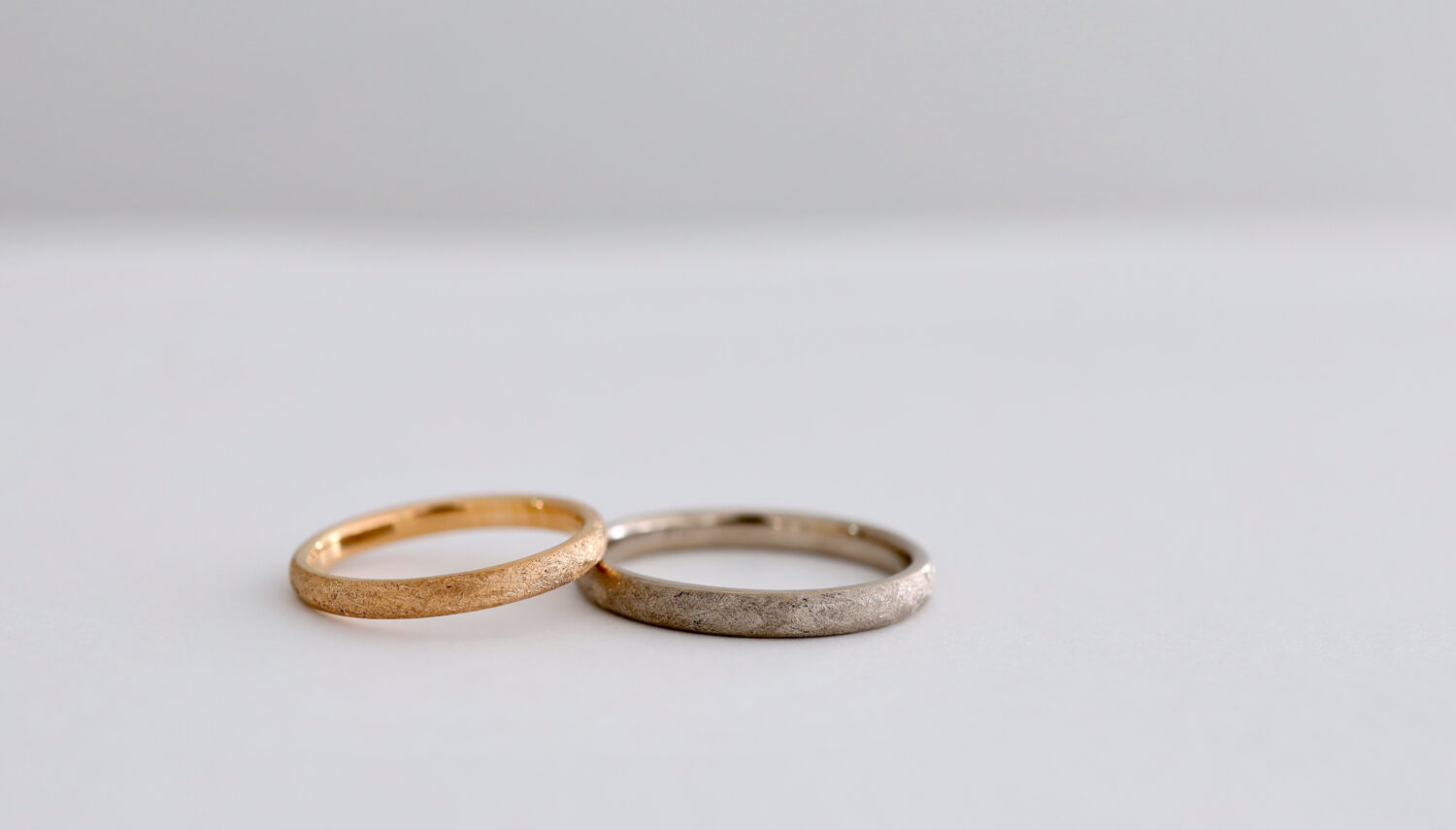 結婚指輪「レザー」テクスチャー　ざらざらした風合いのマリッジリング　オーダーメイドブランド　アトリエタマリ