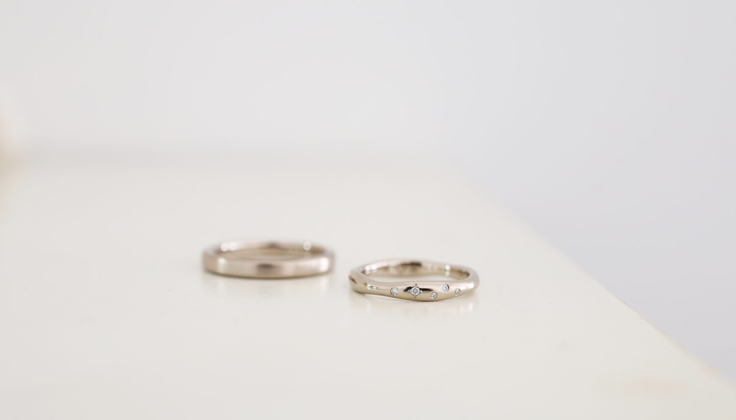 アトリエタマリの結婚指輪　特殊石留めのリング