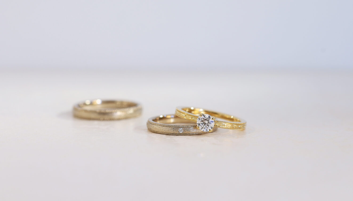 大阪心斎橋・京都 アトリエタマリ オーダーメイド結婚指輪 K18シャンパンゴールド ラウンド リネンテクスチャー クリアダイヤ爪留め 手作り ペアマリッジリング エンゲージリング 和彫り オリーブ K18イエローゴールド