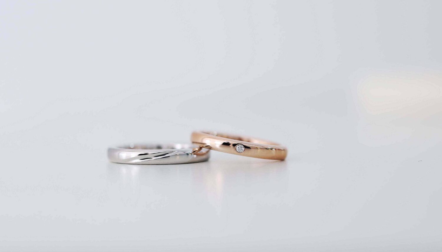 京都・大阪心斎橋にある結婚指輪のアトリエ「アトリエタマリ」シンプルコレクションのプラチナとピンクゴールド。ダイヤモンド大きさアップ