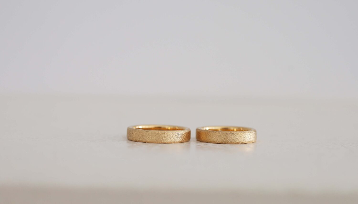 オーダーメイド結婚指輪 4mm 4.5mm 3.5mm 幅広リング K20イエローゴールド リネンテクスチャー 手作り ペアマリッジリング 大阪心斎橋・京都オーダーメイドリング アトリエタマリ