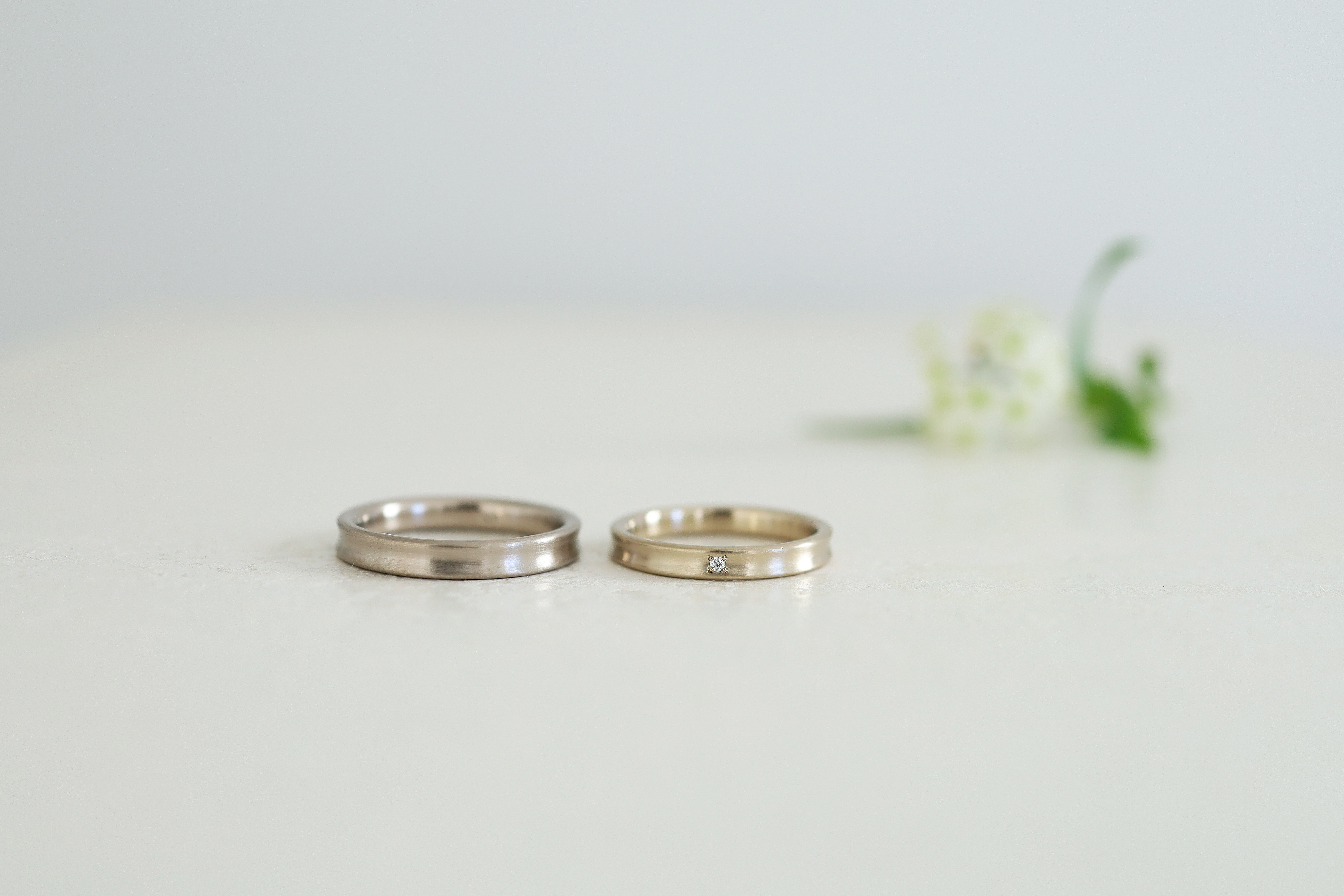 sora（K18WG & CG）-ヘアライン仕上げ- | オーダーメイドの結婚指輪