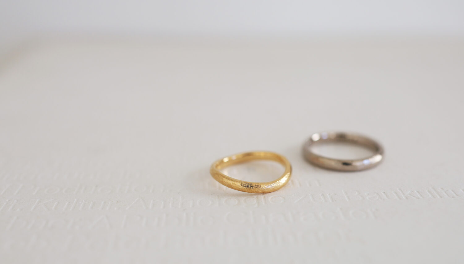アトリエタマリの結婚指輪アンティーク&ウェーブK20イエロー