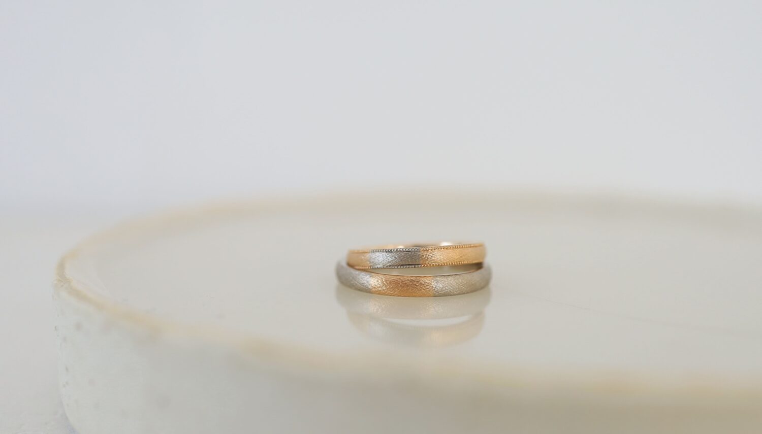 オーダーメイド結婚指輪 リネン ミルグレインK20オレンジゴールドとK18ホワイトゴールドの地金コンビ 手作り ペアマリッジリング アトリエタマリ 大阪心斎橋・京都オーダーメイドリング アトリエタマリ