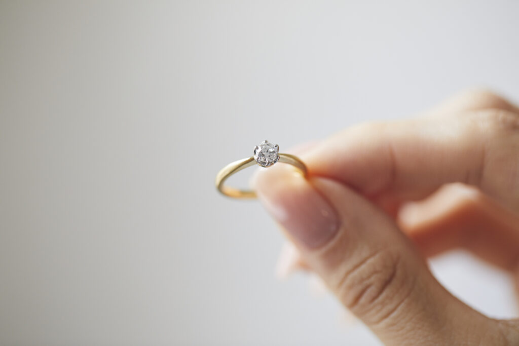 オーダーメイドの婚約指輪　アトリエタマリのK18イエローゴールドのエンゲージリング