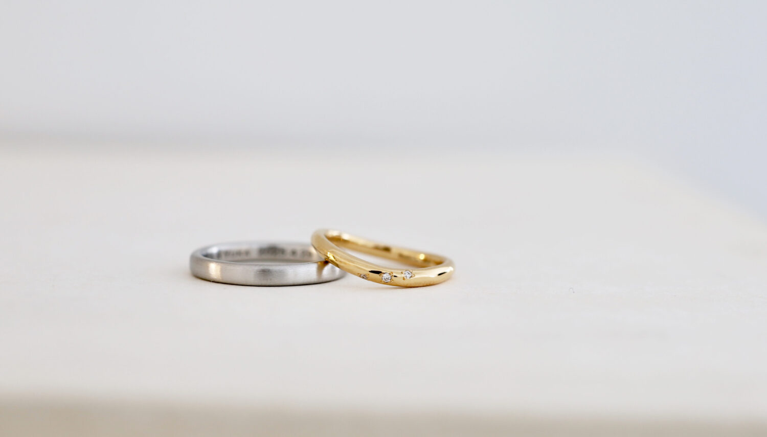 アトリエタマリ結婚指輪デザイン「wave（ウェーブ）」K20イエロー