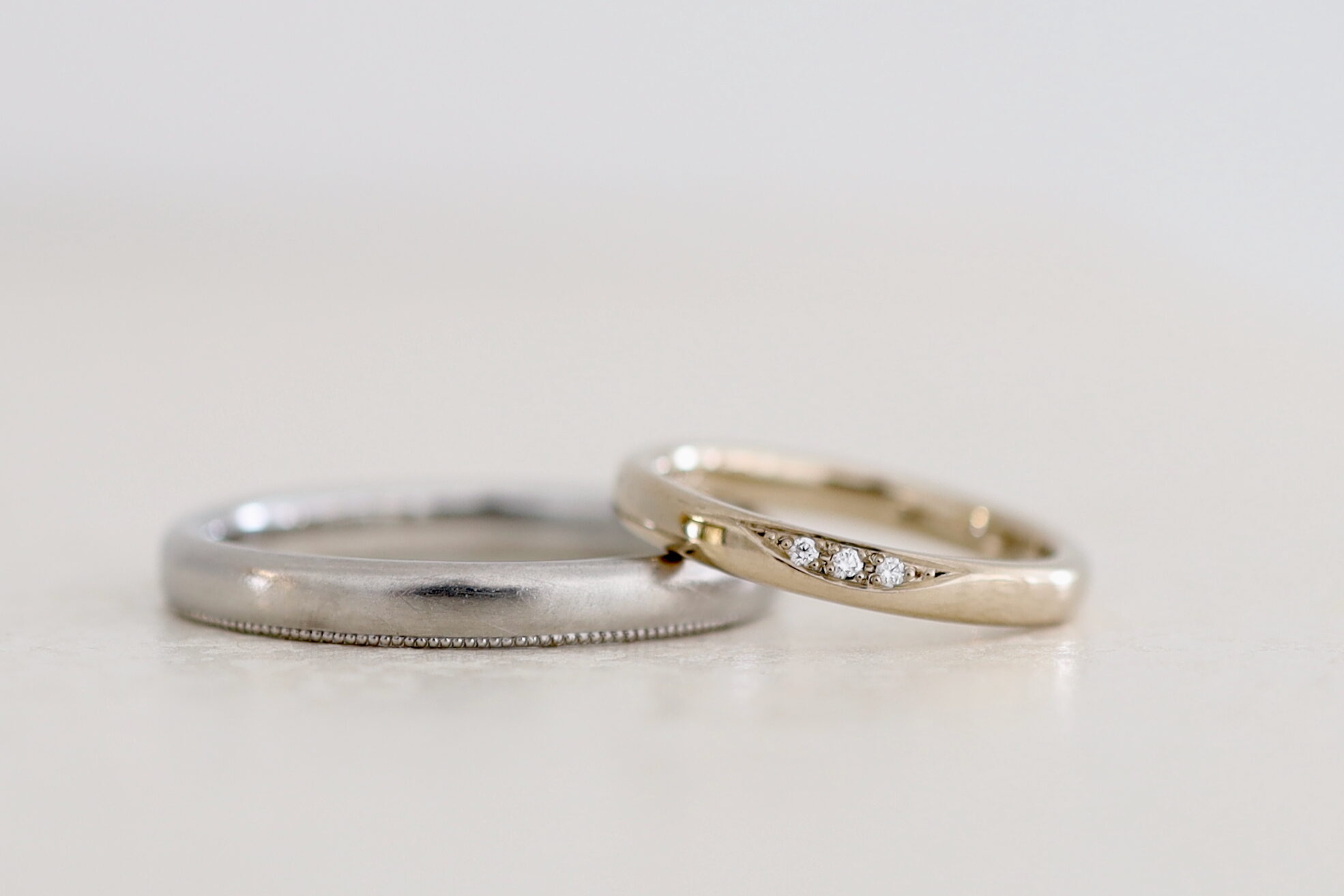 関西のオーダーメイドの結婚指輪 アトリエタマリ プラチナの艶消し 珍しいダイヤモンドの留め方 K18シャンパンゴールドの鏡面仕上げ