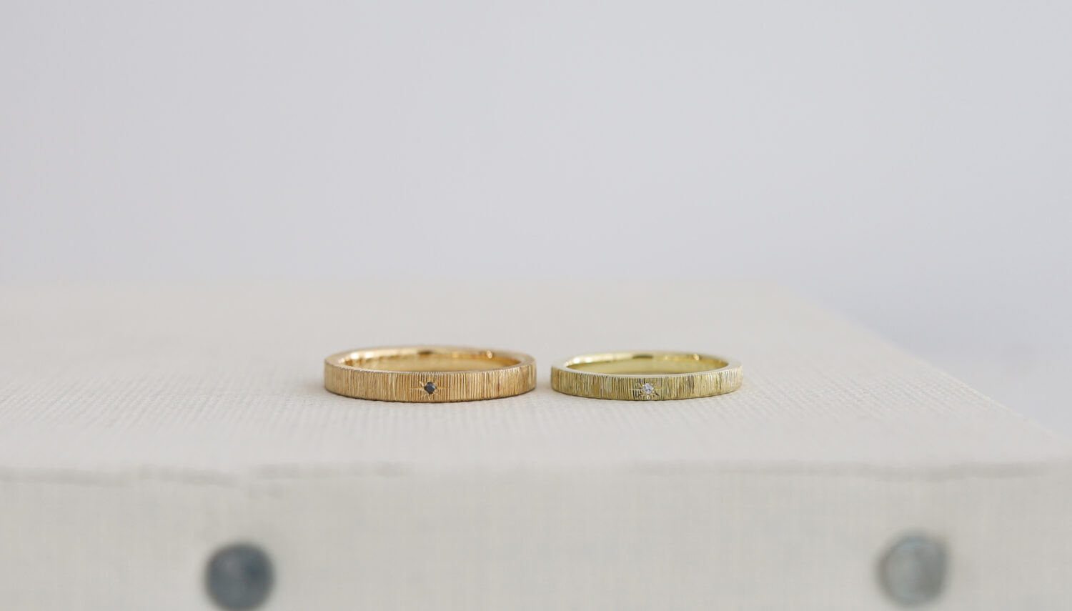 アトリエタマリの結婚指輪 K20イエローと K18ライム 星留めダイヤモンドで、とてもおしゃれな結婚指輪