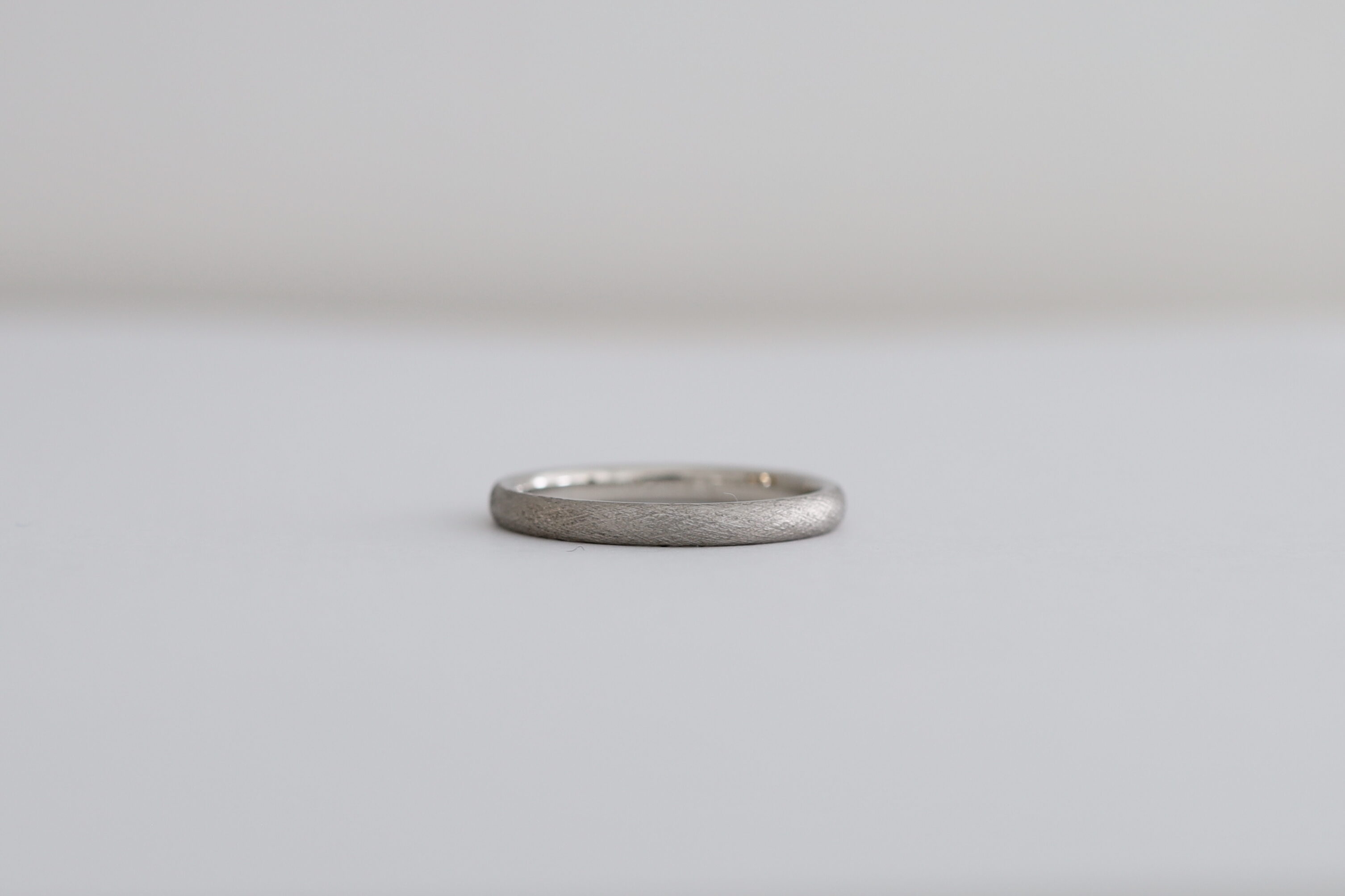 アトリエタマリ結婚指輪のセレクトオーダー 布地のようなややマットな質感の加工「リネン」