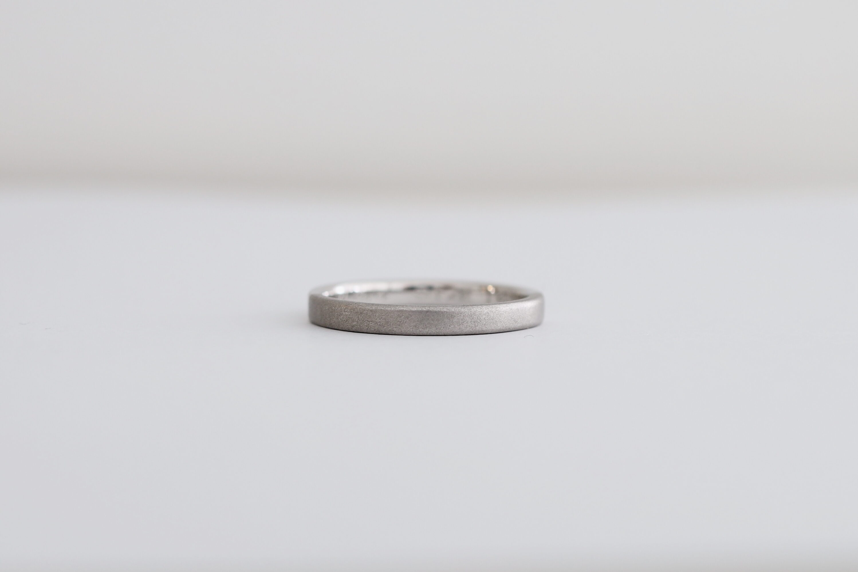 アトリエタマリ結婚指輪のセレクトオーダー 仕上げの質感 しっかり艶消しのマット仕上げのリング