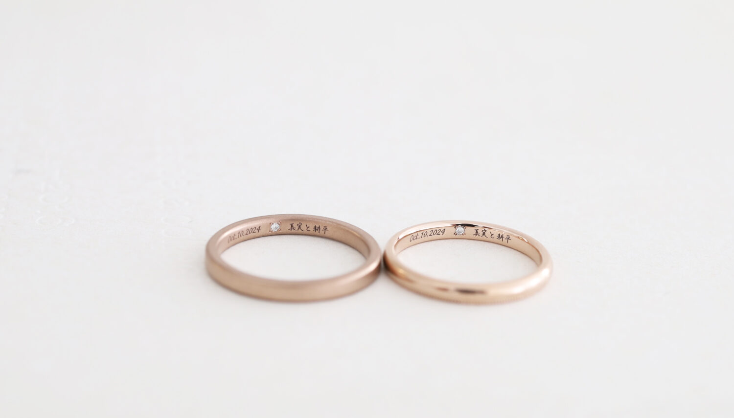 二人が書いた文字を結婚指輪に刻印