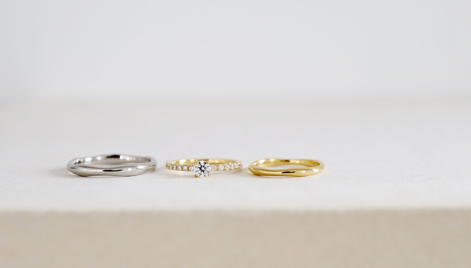 結婚指輪「リズム」プラチナとK18イエローゴールド　エンゲージリングはエタニティソリテール