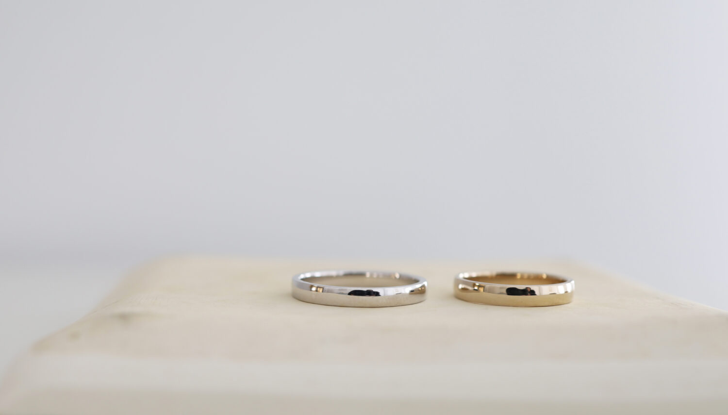 アトリエタマリの結婚指輪　プレートの形　プラチナとK18シャンパンゴールド　艶のある仕上げ