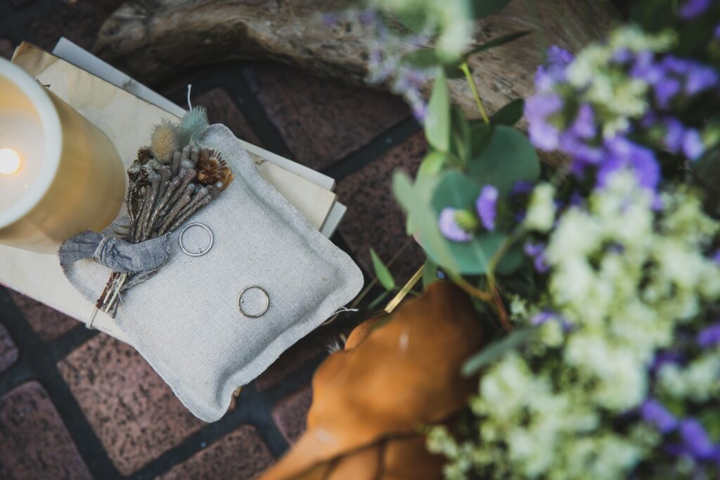 リネンのリングピロー手作り　ナチュラルウェディングに