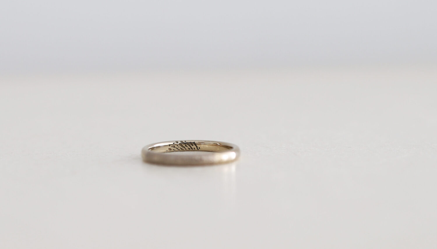 結婚指輪の内側に指紋を刻印しました。指紋刻印　レーザー刻印　指紋
