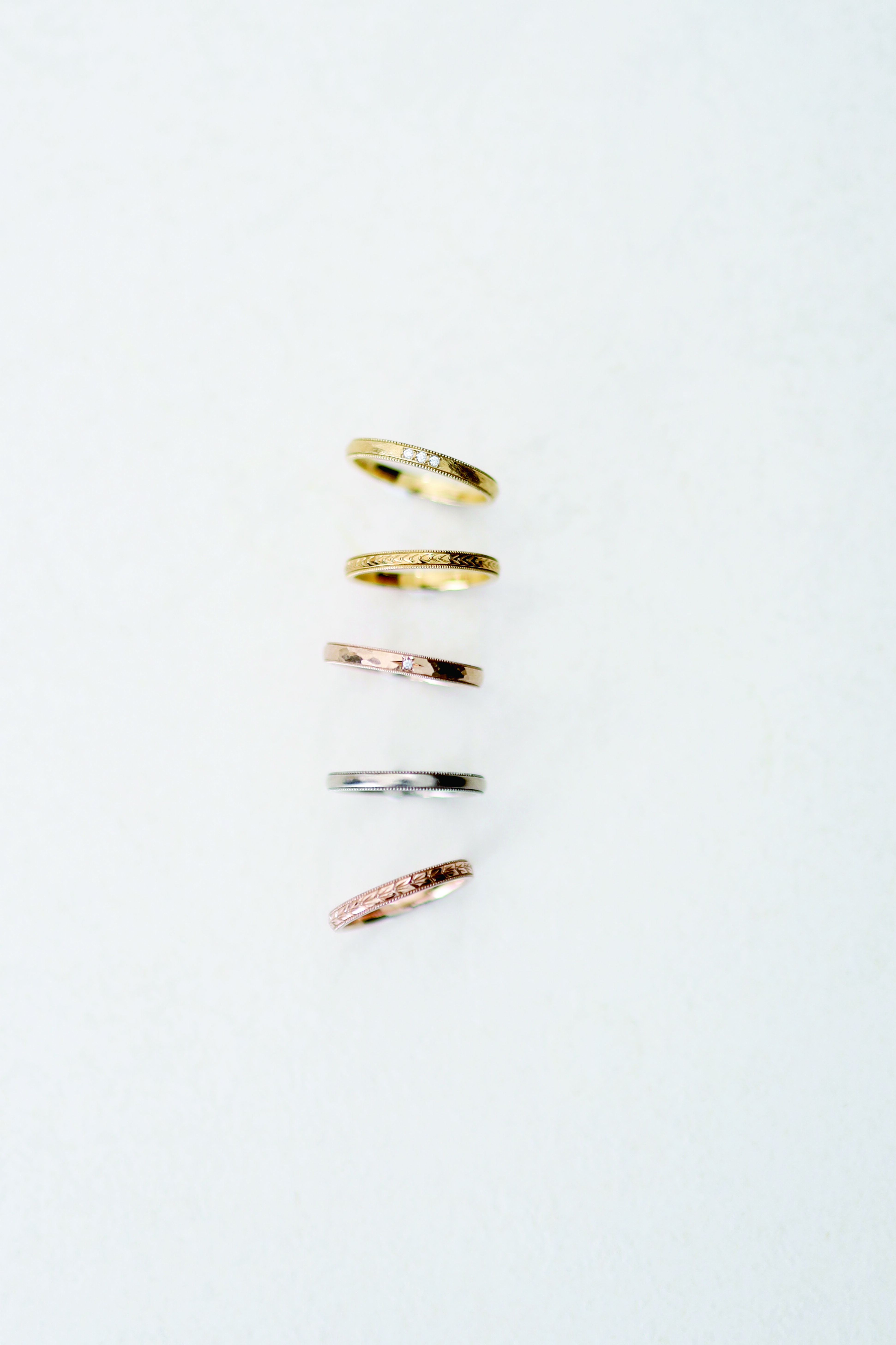 セレクトオーダーメイド結婚指輪「ミルグレイン」シリーズ、アンティークな雰囲気の結婚指輪