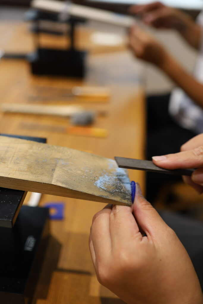 結婚指輪を手作りするアトリエ「アトリエタマリ」ワークショップの様子