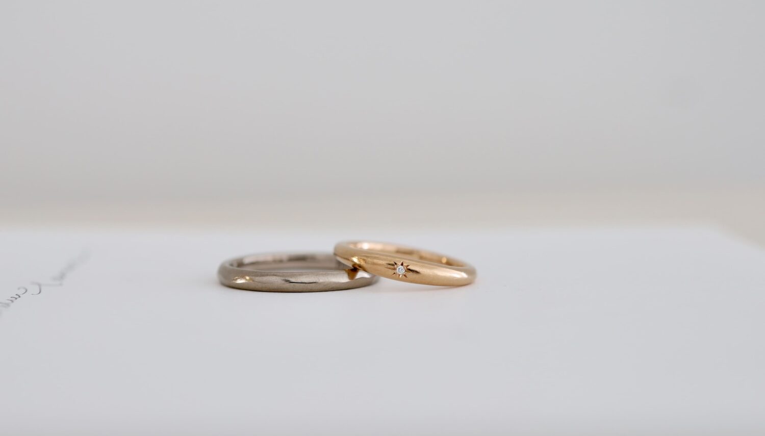 大阪心斎橋・京都オーダーメイドリング アトリエタマリペア結婚指輪 kaze swell K18ホワイトゴールドとK20オレンジゴールド ブラシ仕上げ 太陽留めダイヤモンド 手作りマリッジリング