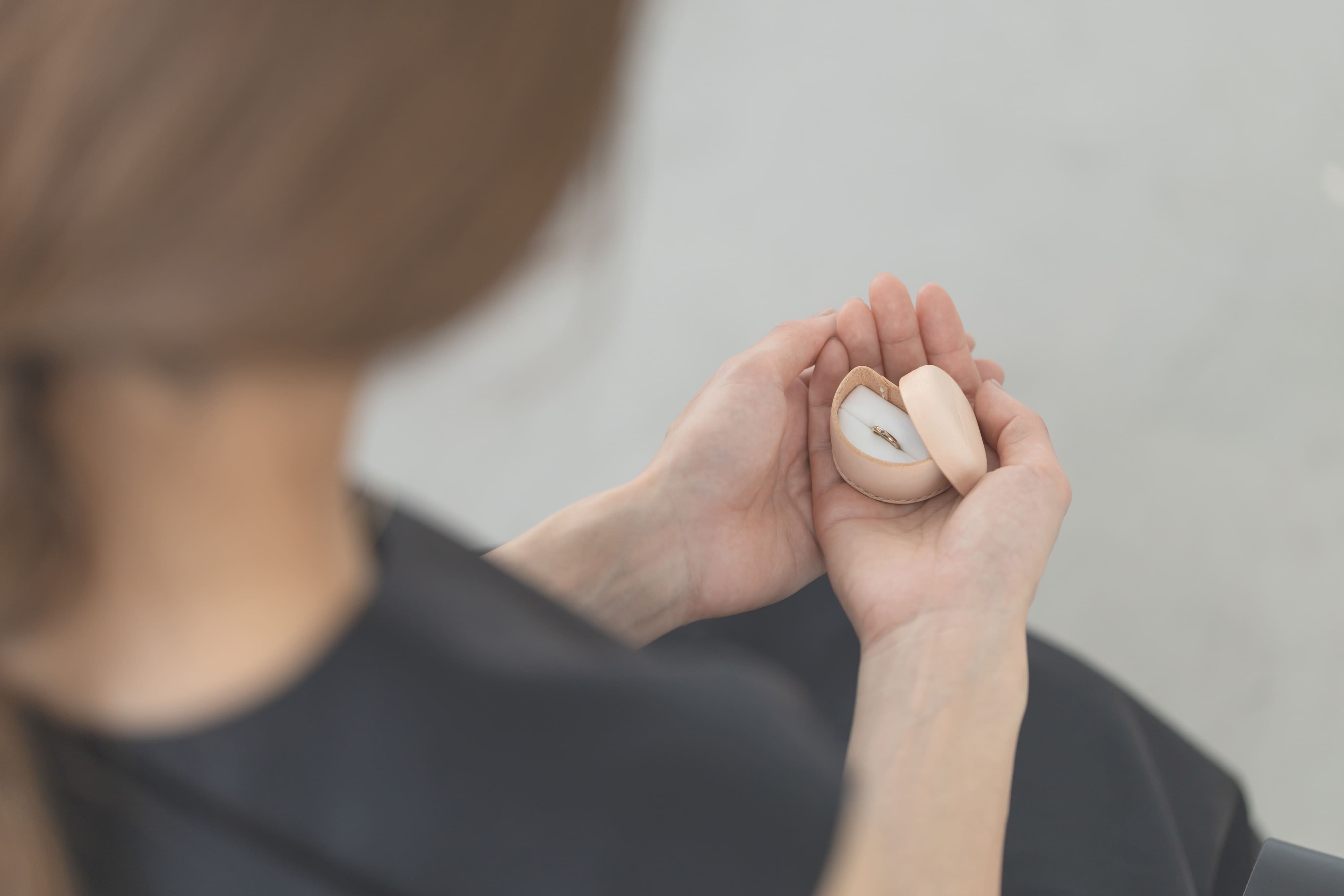 アトリエタマリのオーダーメイドベビーリング　ヌメ革のリングケースに入れて一生の宝物に　オンラインオーダー