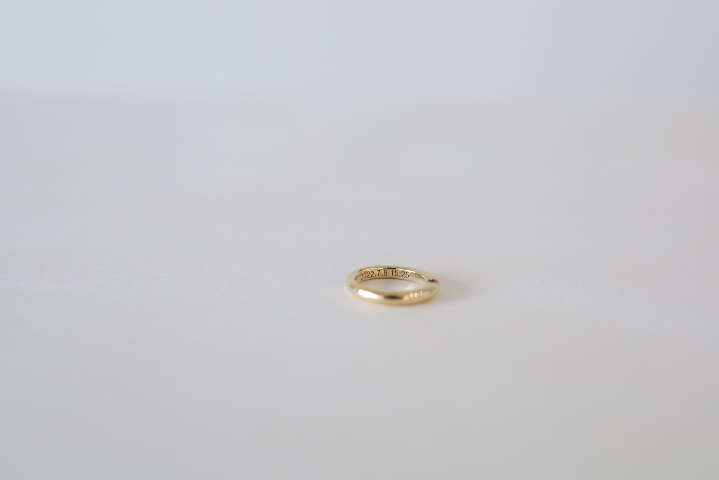 生まれた日と時間を刻んだベビーリング　オーダーメイドならではの刻印　オンラインオーダー　京都結婚指輪　大阪結婚指輪　