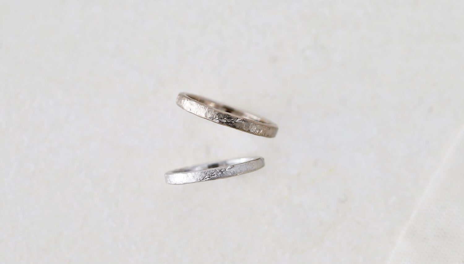 アトリエタマリ　オーダーメイド京都指輪　大阪指輪　アースリング　プラチナ　K18ホワイト　重なる彫り模様　オリーブ彫り