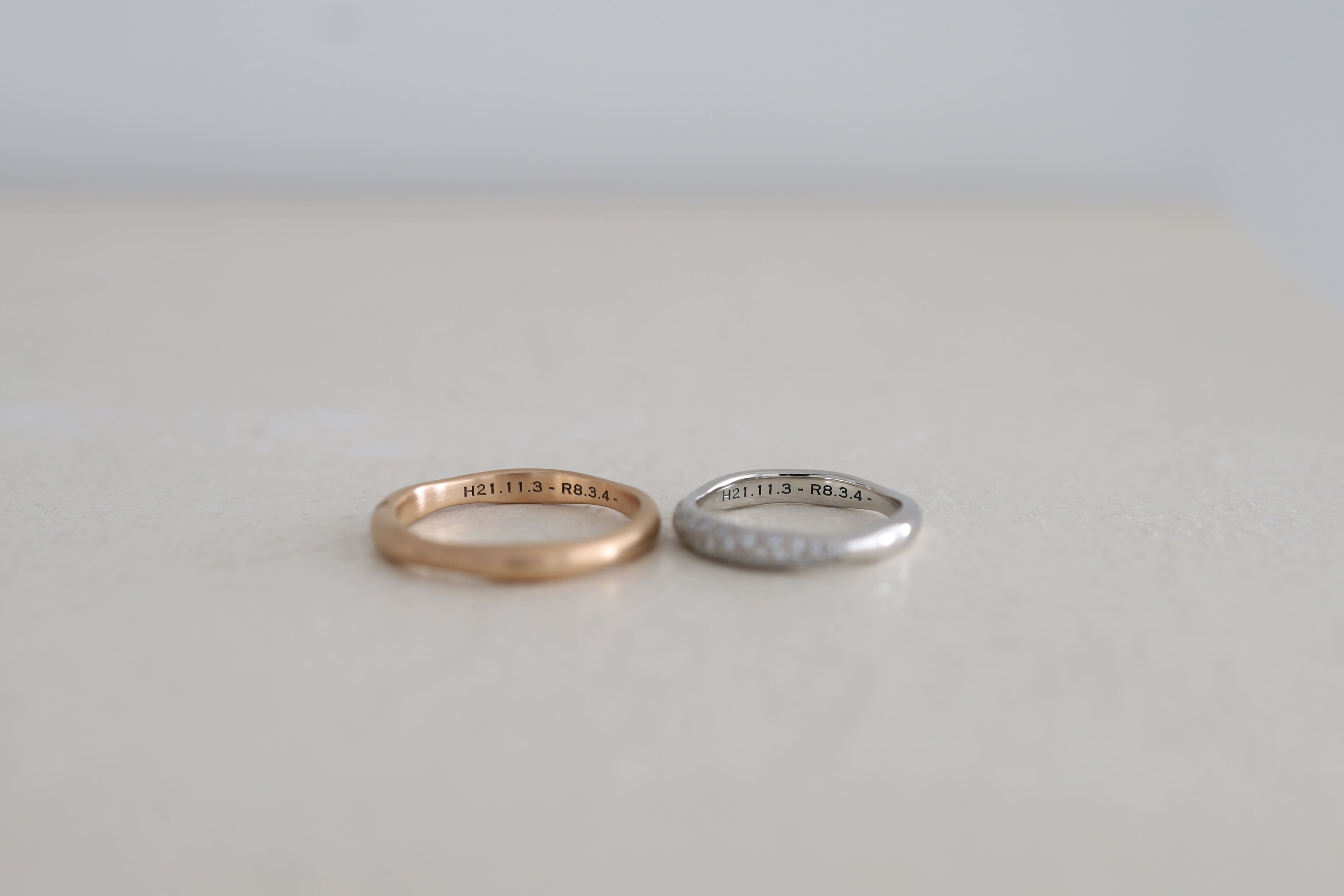 結婚指輪の内側のレーザー刻印の事例。アトリエタマリが制作