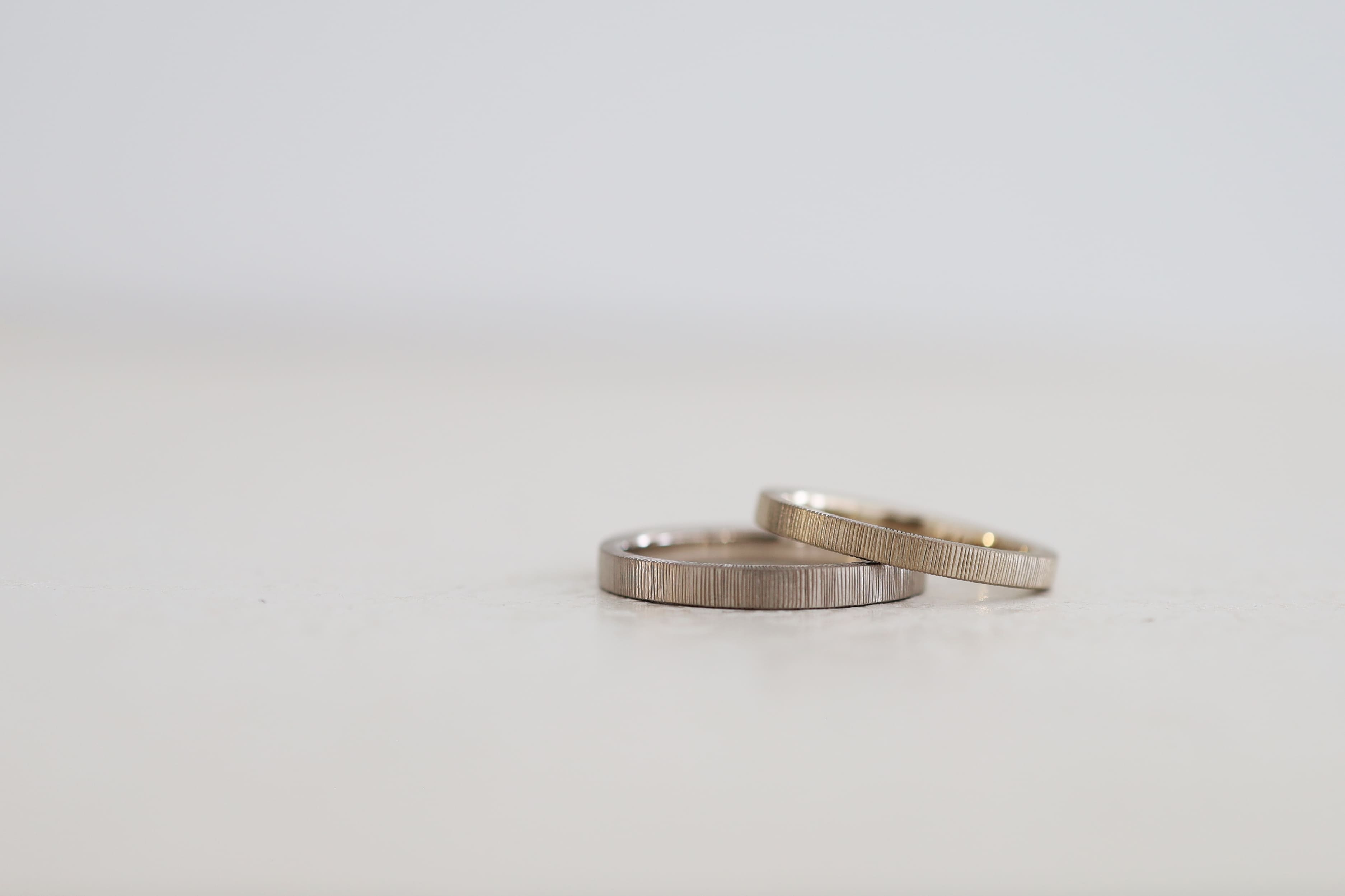 結婚指輪の仕上げ 手仕事で入れるテクスチャー 刻み加工 タガネで仕上げるおしゃれな質感