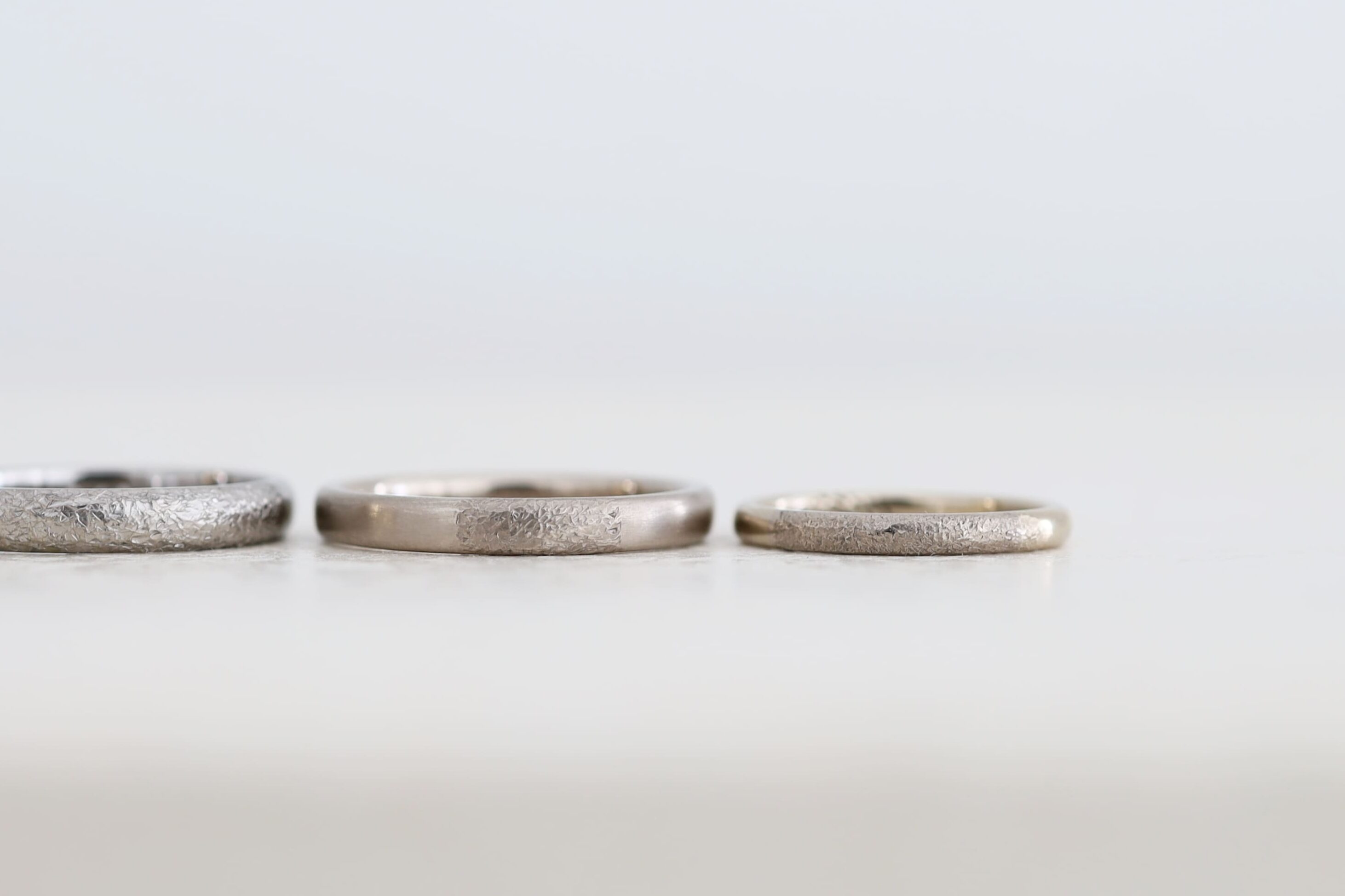 結婚指輪の仕上げ テクスチャー加工
ストーン加工を部分的に施した事例